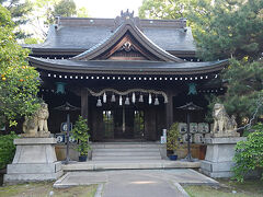 姫路神社に到着。朝はまだ静か。