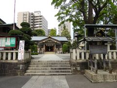 これも駅すぐに神社があります。まずは、旅？散歩の無事をお祈りです。