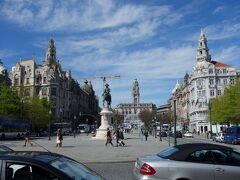 サン・ベント駅見学の後は自由行動になります。
まず今夜の夕食がないのでみんなでテイクアウトできる食事を買いに行くことに。