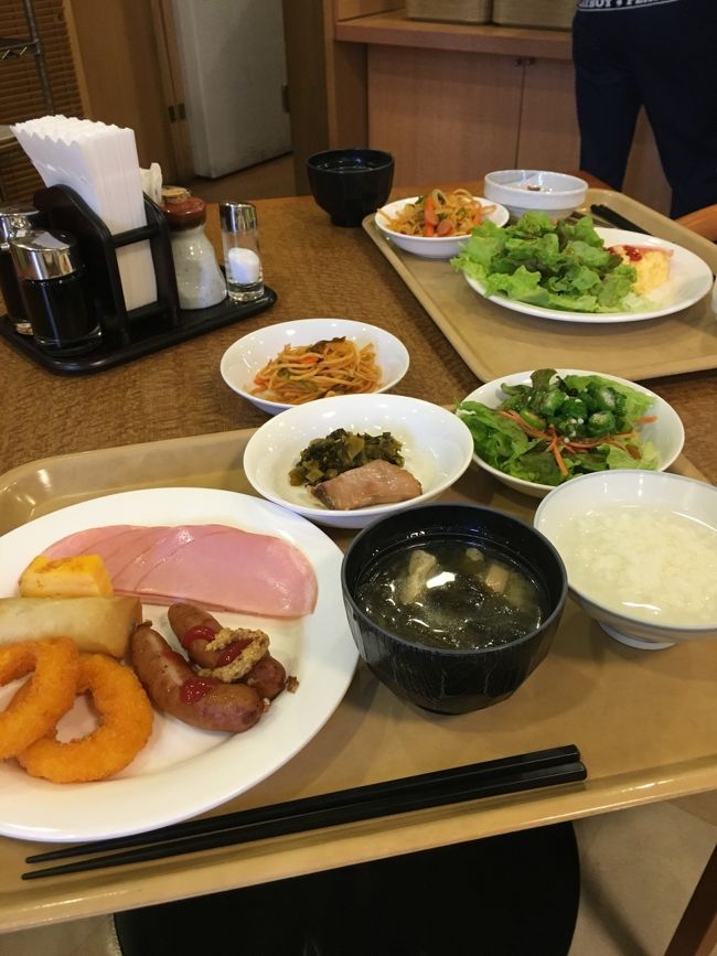 【2日目 朝食】<br /><br />おはようございます！大したお腹空いてませんが、朝食好きの私としては、ほぼ必ず食べに行きます！<br /><br />今日の収穫は、おかゆ、ハム、イカリング♪<br /><br />