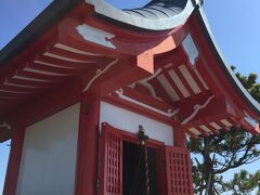 小さな神社。