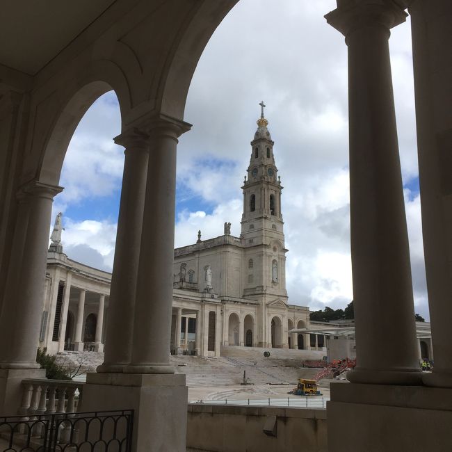 ファティマ大聖堂 <br />ヴァチカンを小さくした様な建物