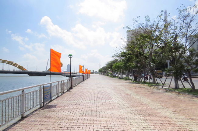 ハン川沿いの遊歩道