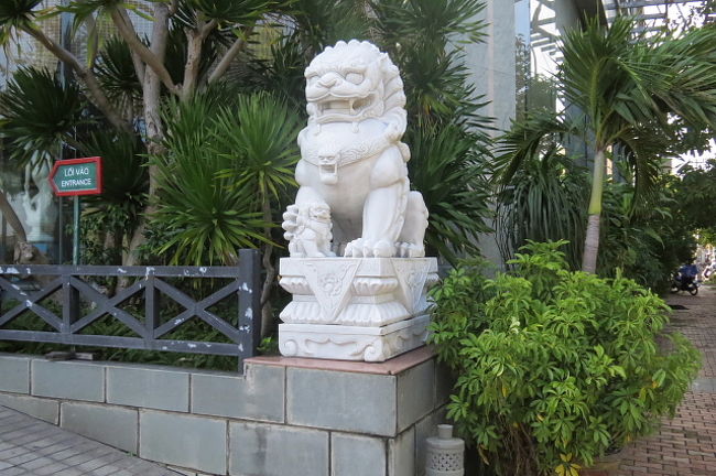 こちらは神社の狛犬に似ていますね。