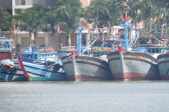 十字架のようなものを立てているのは何でしょう？