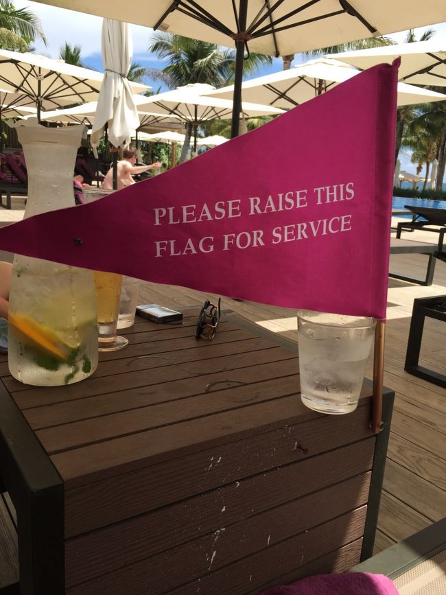 フラッグを立てれば、すぐにスタッフがやってきます<br />