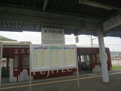 12:08　八日市駅に着きました。（3分間停車します）

赤い電車は八日市線・近江八幡行です。