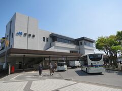 貴生川駅から近江鉄道に乗り1時間15分で彦根駅（滋賀県）に着きました。

ランチをいただくため西口へ来ました。
