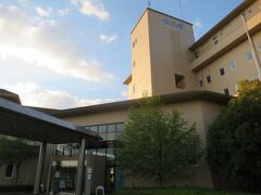 10分ほどで彦根駅に着きました。

これから温泉に行きたいと思います。

彦根駅から無料送迎バスが出ていますが、40分ほど待たなければならないのでタクシーで向かいます。