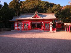 徐福公園で地元の方々のおもてなしを受けた後、
徒歩で「阿須賀神社」へ。
熊野発祥の地とも云われているそうです。