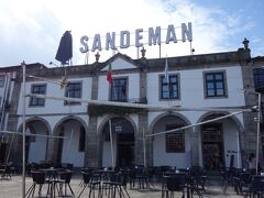 今日は朝一からワイナリーの見学です。