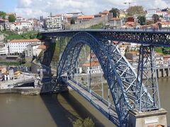 この後お昼ご飯の予約までまだ時間があるということで、予定にはないドンルイス１世橋を渡ってみることに。
細く曲がりくねった道を運転手さん頑張って登ってくれました。