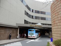 今宵の泊まりはヒルトン東京。
リムジンバスだとホテルまで行ってくれるので助かります。
因みにAMEXのフリーステイギフトを利用です。