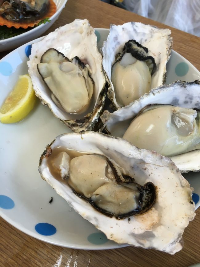 そうそう、今回は"焼き牡蠣"を頼みました！（旦那様が…）<br /><br />いつもは伊勢神宮で食べるので頼みませんが、今回はゆっくり"おかげ横丁"を回る事が出来そうもない！からなのかな(^_^)