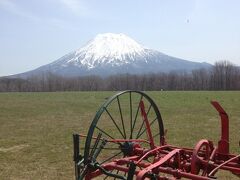 羊蹄山、別名：蝦夷富士。

日本人はどこにでも富士山を求めるのね。

きれいだなー。
