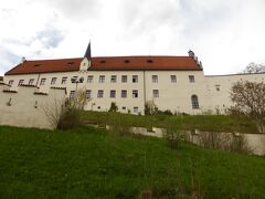 聖マング教会の隣には、ホーエス城（Hohes Schloss）があります。