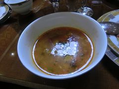 ウルゲンチ空港からブハラに行きます。
その前にウルゲンチの町中で夕食です。
Cafe Kudratです。
小麦粉のスープ。