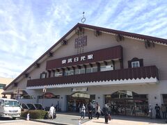 東武日光駅のすぐ横にあるニッポンレンタカーで車を借りました。
前日に思い立って予約しました。
6時間借りて7500円ほどでした（割引を使いました）

Fitが用意されていました。
きれいな車でよかった〜