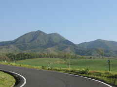 大山隠岐国立公園の入り口です。
この奥にキャンプ場があります。
ここから大山に向かって走ります。