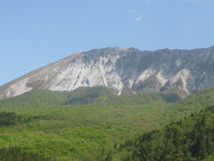 鍵掛峠展望台です
雄大な大山が望めます。