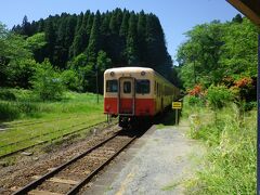 各駅停車の満員列車は、１時間ほどで「月崎駅」に到着。
列車は、定刻より５分ほど遅れが出ていた。
乗ってきた列車を見送る。