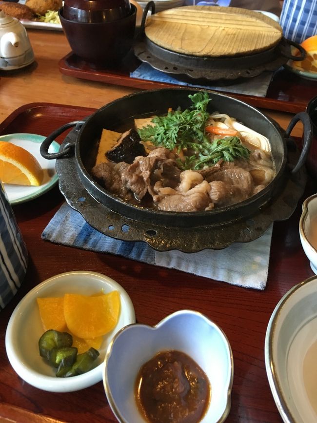 すき焼きです！！<br />食べたかったんだー！<br /><br />お肉屋さんって事もあり、リーズナブルに美味しい牛肉を頂く事が出来るのです(^_^)<br /><br />ご飯も全部食べちゃった(^_^)