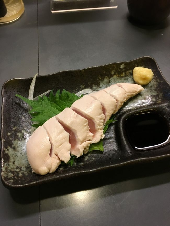 "鳥刺"<br /><br />鳥わさ？？でも、鳥わさってメニューもあるんだよなー(~_~;) 普通に美味しいです(^_^)