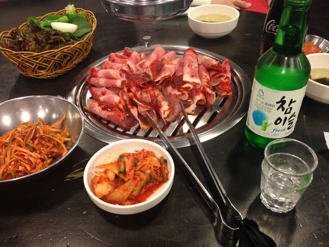 ヨルタンプルコギとチゲ<br /><br />と、チャミスルｗｗｗ<br />今回は二人で1本のみ（謎）<br /><br />韓国焼酎「チャミスルフレッシュ」<br />アルコール度数17％<br />360ml<br /><br />この飲み切りサイズが悪魔のお酒になるのかな？（意味不明）<br /><br />