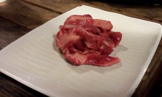 胃袋、めっちゃ元気〜<br /><br />ソジュ、4本目に突入、、、<br /><br /><br /><br />さて、、、<br />ここから先のお話は、、、<br /><br />ははは（謎）<br /><br />そうそう！<br />店長さんから、素敵な言葉をお聞きしました<br /><br />「時間は医学です」<br /><br />と、ホステルに帰っても、<br />コンビニでお酒買って飲む予定が、、、<br />予定変更！！！<br /><br />0：00ちょいすぎにはホテルのベットに入り、<br />就寝〜〜〜〜〜<br />チャンチャン！<br /><br />韓国焼酎「チョウムチョロム」<br />アルコール濃度20度<br />360ml×4本<br /><br />飲みやすかったので、今度、買ってみようかな〜