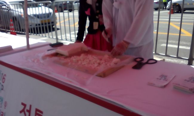 韓国の飴が無料で食べれましたよ<br />