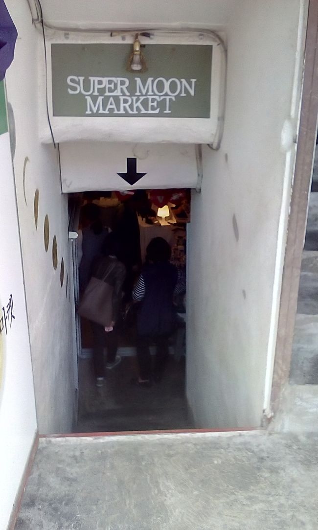 地下室に行く階段<br />ワクワク！<br /><br />階段フェチですｗ