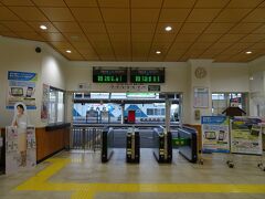 鶴岡駅〜。
朝7:16発の汽車に乗って弘前補遺面に向かいます。
5時間の乗り鉄の始まり始まり〜。