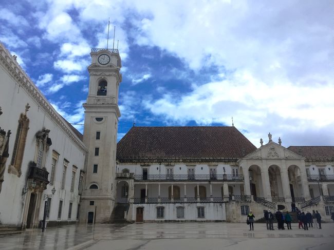 コインプラ大学 中庭 正面はラテン回廊でラテン語を話す事が義務