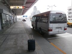 車で空港近くにあるいつものＯＫパーキングさんへ行き、そこから送迎バスに乗って羽田空港第一ターミナルへやって来ました。

今回は小松行きのフライトに乗るので「北」のようです。
