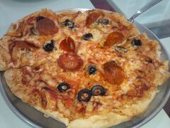 帰りは一般道を通ります。
写真は、北谷のア
メリカンビレッジで普通に入ったピザ屋。
まったく、まーったく日本語通じなくて焦りました・・・・。
まさにアメリカンビレッジ。


楽しい旅は、以上です。