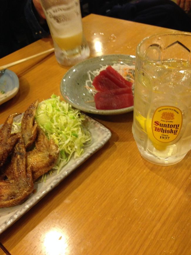 栄の町は、どのお店も混んでいて、やっと辿り着いたため、お腹すきすぎで写真撮る余裕がありませんでした(￣◇￣;)<br />かろうじてあった、名古屋っぽい食べ物。手羽先。<br /><br />でも、観光客向けのお店ではなかったので、私が3杯、旦那さんが4杯飲んで、おつまみ色々頼んでも、2人で4千円でした(　ﾟдﾟ)安っっ！