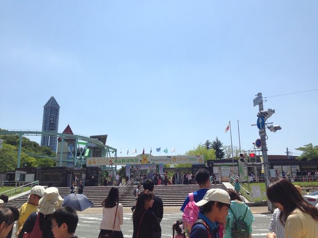 さてさて。<br /><br />翌朝は、ホテルの無料朝食を美味しくいただき、地下鉄で東山動物園へ。<br /><br />昨日、日暮れとともに降り出した雨は、朝にはすっかりやみ、雲ひとつない空が広がっています。<br /><br />暑くなりそうな予感(~_~;)