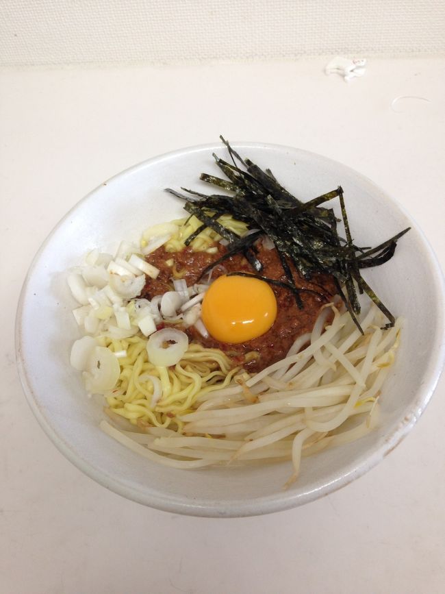 乾麺と、レトルトでしたが、美味しくできましたよ！<br /><br />ちょっと具（もやし）が邪道かな(^_^;)<br /><br /><br />だいぶ名古屋も見回ったので、次回のウィメンズマラソン（当選すれば）まで行くことはないかな。<br /><br />でも、常滑がとても面白かったのでそこには行きたいかな。<br /><br /><br />動物園は、近所の上野動物園もそうですが、『旭山動物園』の影響で、とても楽しめる展示がされるようになりました。<br /><br />ちびっ子が、さまざまな動物の姿を見て楽しむのはもちろん、大人が、『行動展示』で、動物本来の姿や生き様を見て、何かを考えたり得たりするのに良いですわ(￣▽￣)<br /><br /><br />いつもスルーしている、大阪の天王寺動物園に行ってみたくなりました。