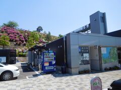 ようやく鯖江に入りました

すごい混雑　道の駅西山公園に入る車が　道路につながっていました


スクーターなので　入れてくれました