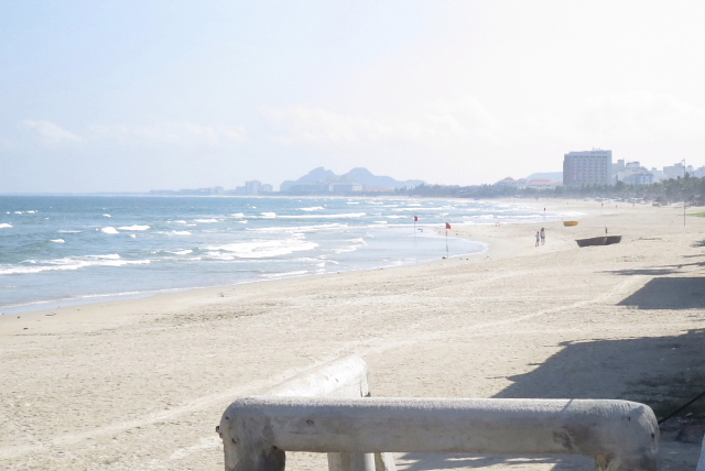 ノンヌォックビーチの風景<br /><br />観光客がちらほら・・・。