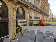 オーベル通りに面するＬ’ＯｐｅｎＴｏｕｒのオフィスです。パリ・オープンツアーの２日券を予約していたので徒歩５分のオフィスに受け取りに行きます。このチケットは前日の１６時以降から使用できます。