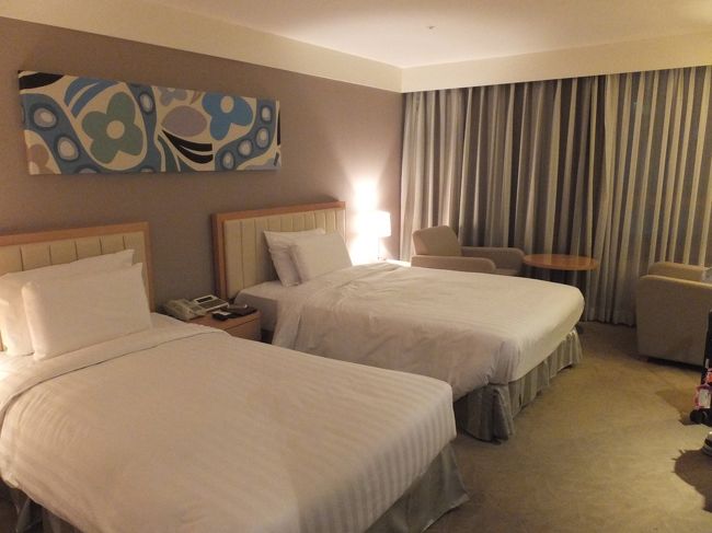 お部屋はきれいだったし、周りの音も聞こえず快適でした<br /><br /><br />概要にも書いたが、ここに来るまでに知らない女性の方から声を掛けられた<br /><br />しかも”苗字で”呼ばれたのだ<br /><br />機内では非常口席のご案内で一言二言話しただけで<br />騒いではいない（おそらく）<br /><br />どうして覚えていられるんだ？？？<br />すげー<br />プロの意識の高さに関心スｗｗ