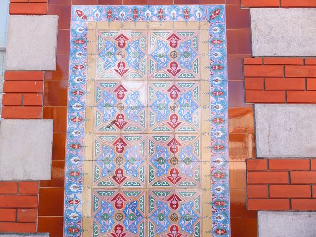 ところでポルトガルといえば、アズレージョらしいね<br /><br />今回ポルトガルを調査するに知ったのだ<br /><br />いろんなところで見られ、楽しみの一つになった<br /><br />シントラ駅にもかわいいアズレージョ