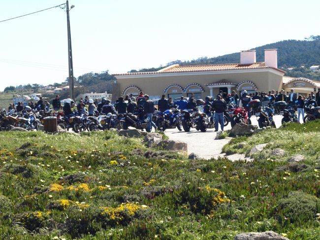 そういやバイクがいっぱい集まっていたね<br /><br />今日は日曜日なんで、ツーリングなんだろうか<br /><br />ブィブィ言ってたね<br /><br />そうそう自転車も多かったよｗ<br /><br />あんな山道よう登れるわぁ