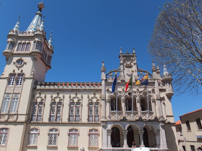 市庁舎かな？<br /><br />かわいい建物だったな