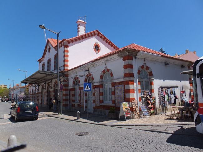 シントラ駅まで戻ってきた<br /><br />小さくってかわいい駅です<br /><br />バス料金のメモ<br />シントラ駅⇒ロカ岬　片道4.1ﾕｰﾛ<br />シントラ１周　　　　5ﾕｰﾛ