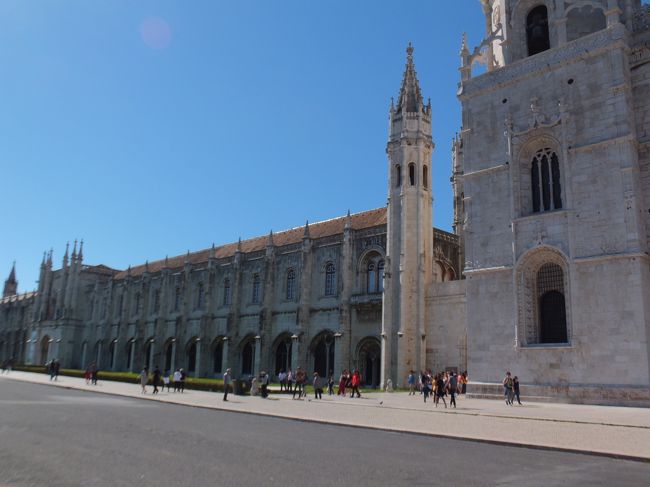 よぅし<br /><br />少しだけ中に入ってみよう