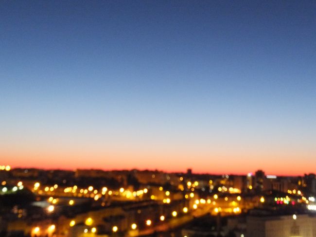 オハヨウゴザイマス（小声）<br /><br />ただいま朝の５時過ぎ<br /><br />やっと夜が明けてきました