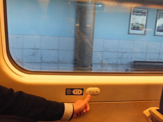 ブラインドは電動式<br />