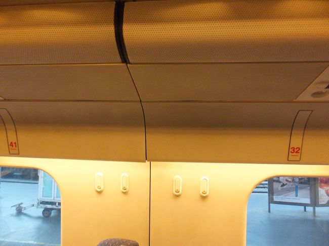 面白かったのが席番<br /><br />３２の次は４１なんす<br /><br />ウチらも隣同士なのに３３と３５<br /><br />不思議だね